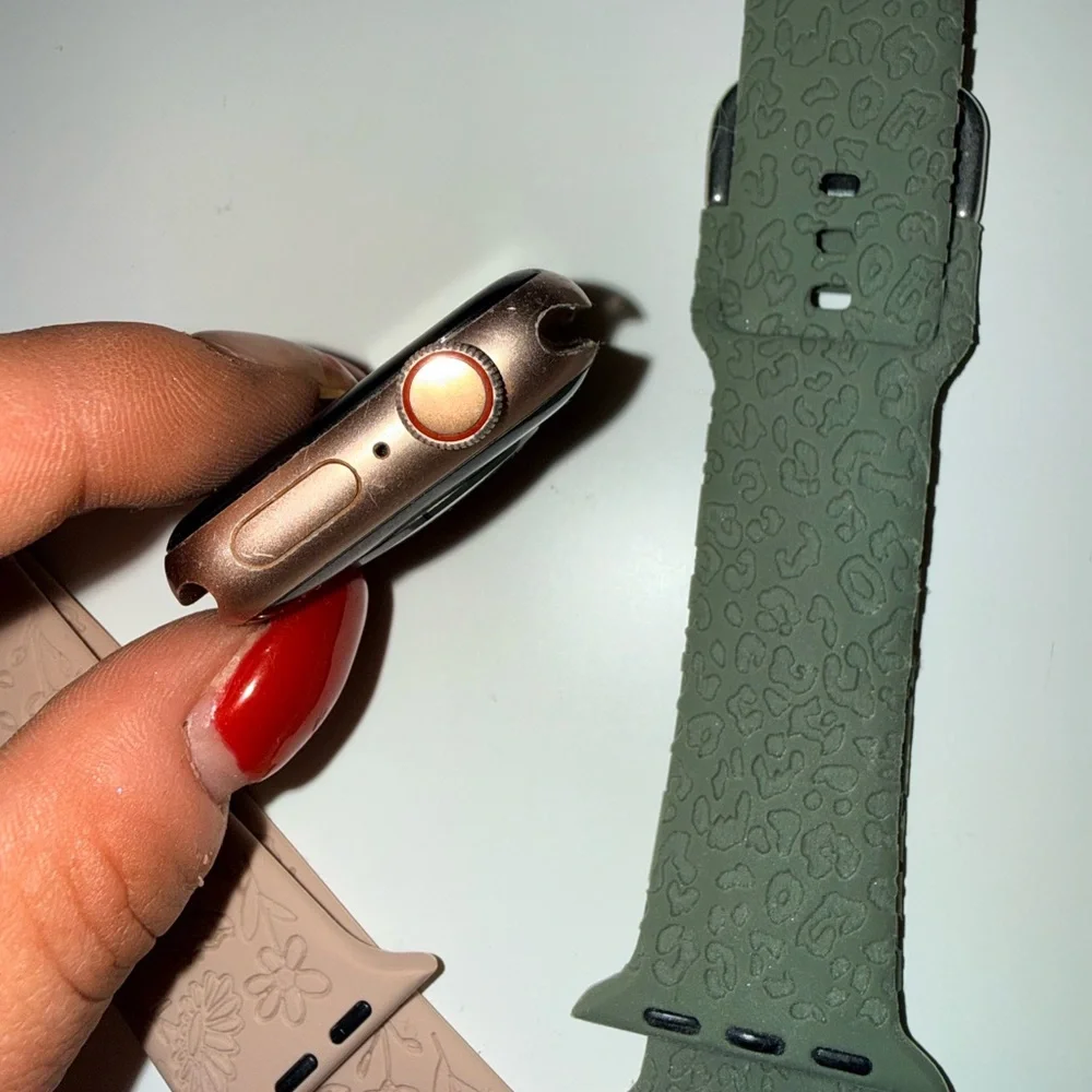 Apple Watch Series 4 40mm Floral Embossed Silicone Apple Watch Bands - 3 Colors